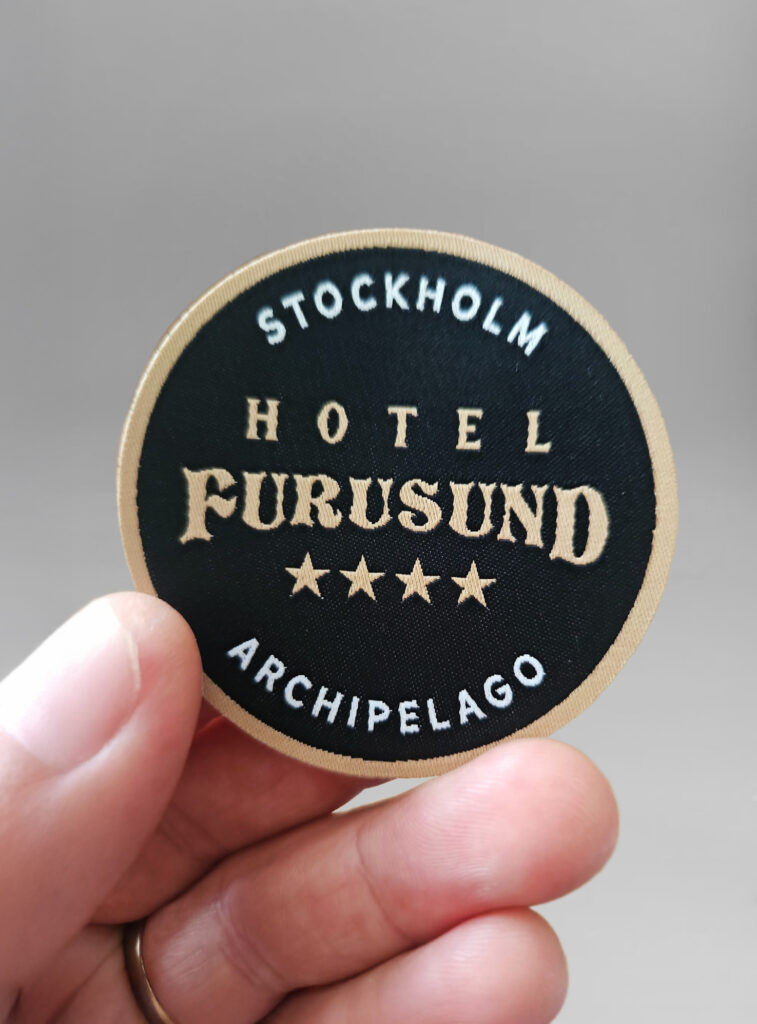 Vävd patch med logotyp för Hotel Furusund